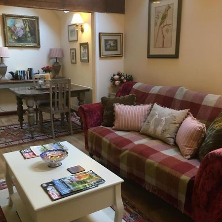 The Grooms Loft Self Contained Apartment Milton Abbas エクステリア 写真