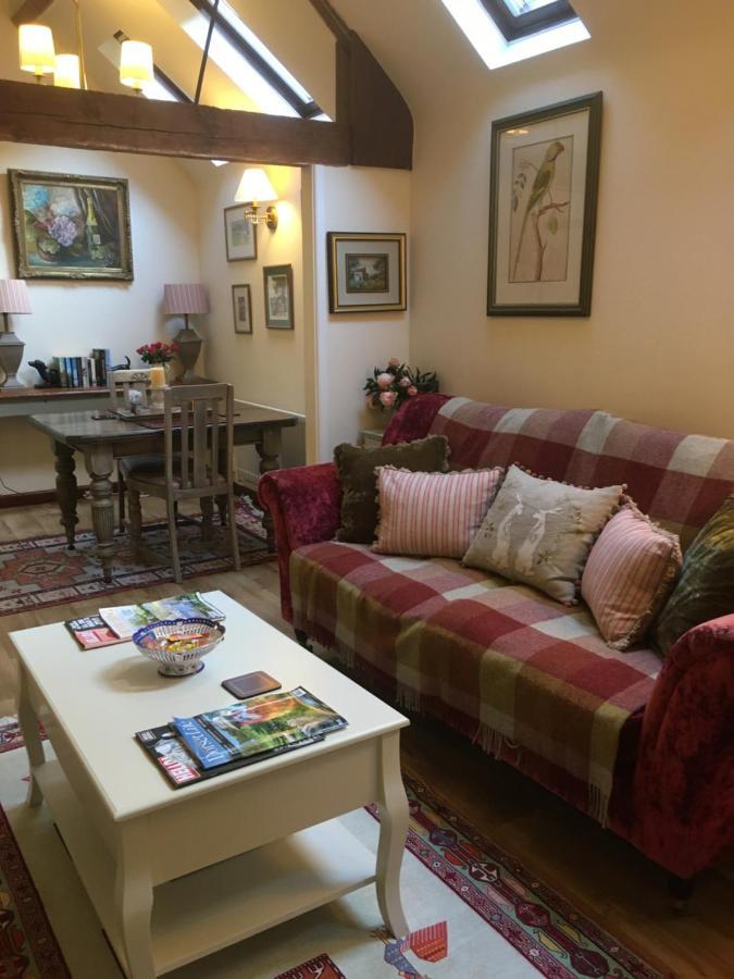The Grooms Loft Self Contained Apartment Milton Abbas エクステリア 写真