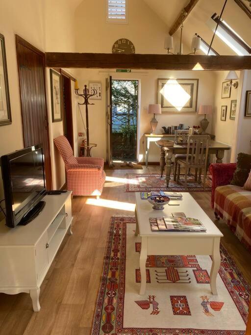 The Grooms Loft Self Contained Apartment Milton Abbas エクステリア 写真