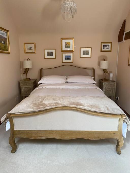 The Grooms Loft Self Contained Apartment Milton Abbas エクステリア 写真