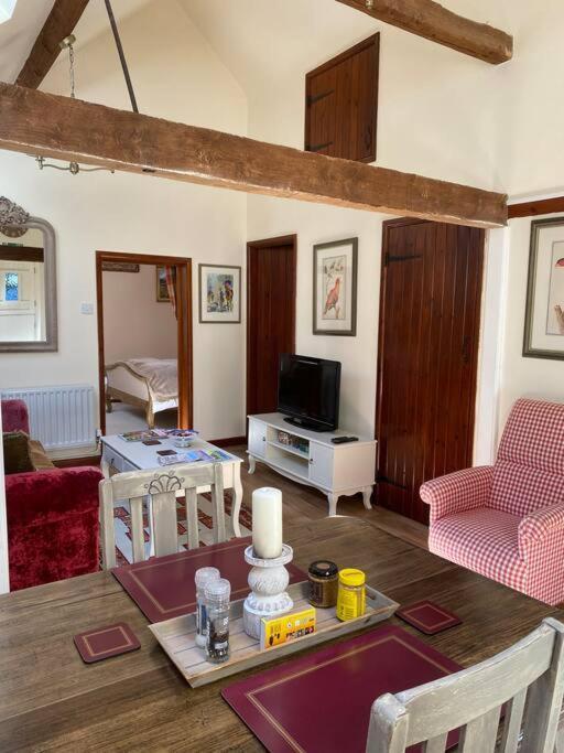 The Grooms Loft Self Contained Apartment Milton Abbas エクステリア 写真