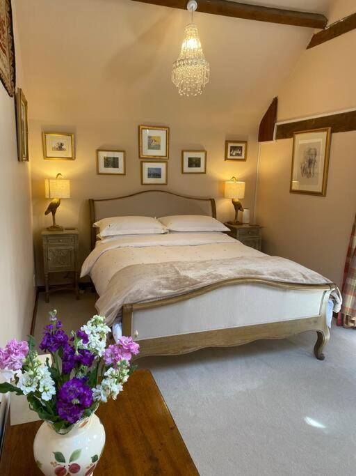 The Grooms Loft Self Contained Apartment Milton Abbas エクステリア 写真